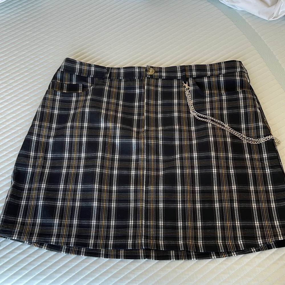 MINI SKIRT WITH CHAIN